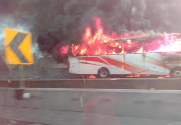 Bus Ludes Terbakar di Tol Purbaleunyi KM 110