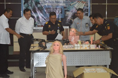 Temukan 140 Ekstasi dan Alat Bantu Seks, Bea dan Cukai Tak Tetapkan Tersangka