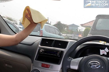 Window Film Treatment, Wipe Using Warm Water