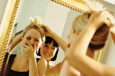 Average Teens Spent 7.7 Hours per Week in Front of the Mirror