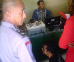 Pria Ini Nekat Curi Uang di Kotak Amal Makam Wali Gembyang