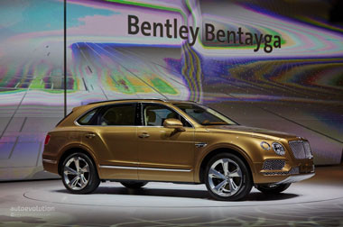 Mobil SUV Bentley Akhirnya Muncul Berbalut Warna Emas 