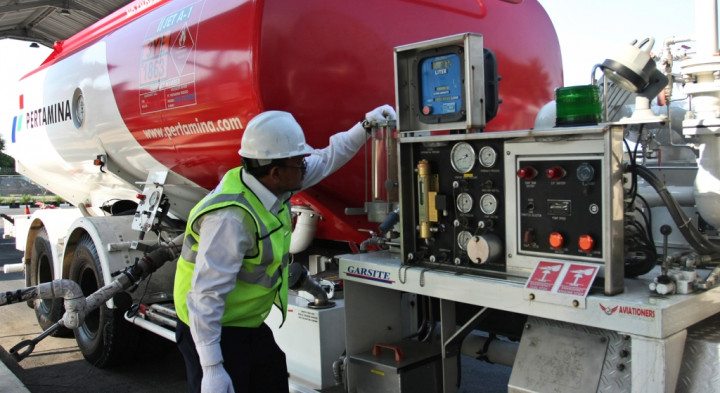 Menko Rizal: Pertamina Harus Inisiatif Kurangi Harga Avtur 