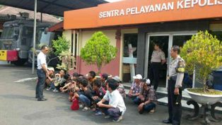 Belasan Anak Punk Digiring Polres Tangerang Kota