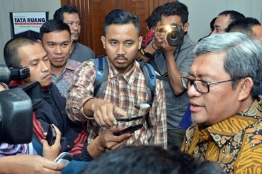 Berangkat Haji, Aher Ingin Berdoa Indonesia Segera Diguyur Hujan