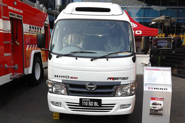 Hino Ikut Meriahkan Pameran Transportasi Indonesia 2015 