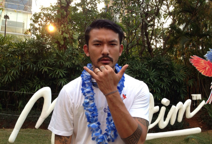 3 Barang Andalan Rio Dewanto untuk Tampil Trendi