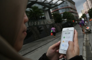 Legalkan [Go-Jek, GrabBike, dan Uber] atau Musnahkan