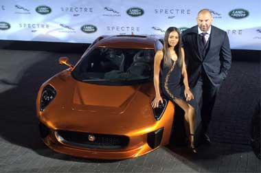 Jaguar Land Rover Pamerkan Mobil James Bond di Frankfurt   