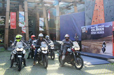 <i>Riders</i> Triumph Sambut Kedatangan <i>World Adventurer</i> Asal Indonesia 