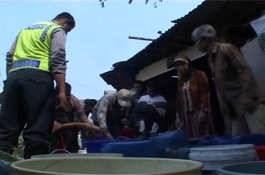 Tiga Bulan Terakhir, Warga Cileunyi Wetan Sulit Dapatkan Air Bersih