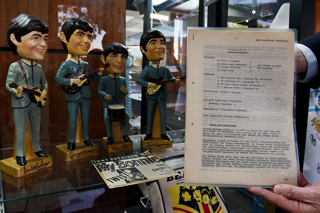 Surat Kontrak Rekaman Pertama Beatles Diperkirakan Laku Rp2 M