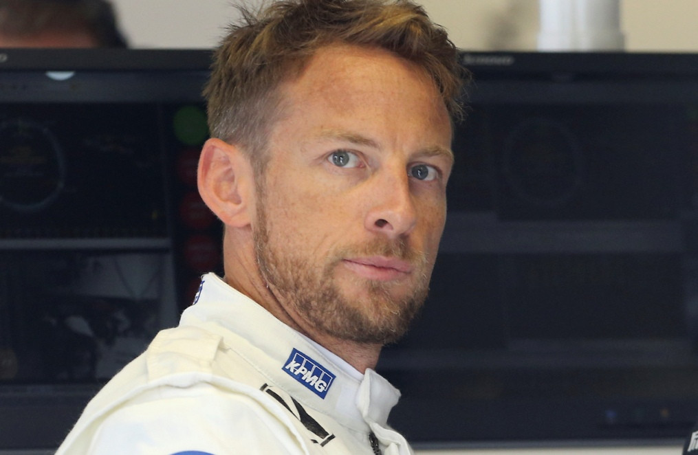 Pembalap McLaren, Jenson Button berharap balapan akhir pekan ini cuaca di Singapura baik-baik saja (foto: AP Photo/Antonio Calanni)