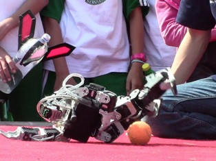 Ada Robot Penghalau Bola di Solo Technopark