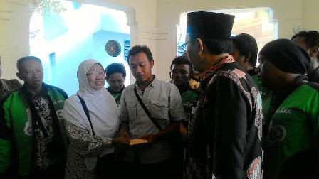 Dailami Firdaus Beri Beasiswa untuk Aldo dan Ghilda 