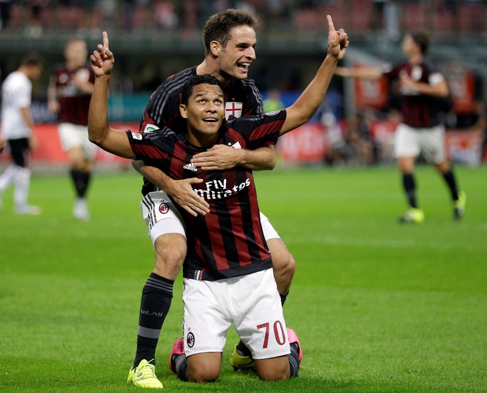 Selebrasi gol Carlos Bacca usai mencetak gol pembuka Milan vs Palermo (Foto: AP Photo/Antonio Calanni)