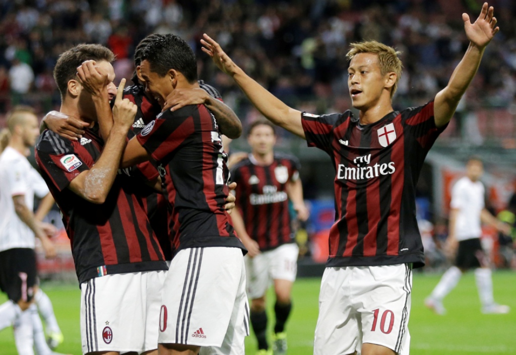 Para pemain AC Milan merayakan gol ke gawang Palermo (Foto: AP Photo/Antonio Calanni)