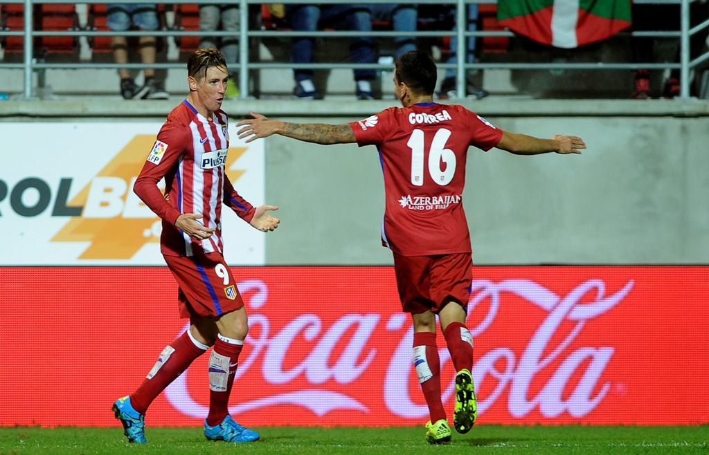 Fernando Torres (kiri) dan Angel Correa, dua pemain pengganti yang jadi aktor utama kemenangan 0-2 Atletico Madrid atas Eibar di pentas La Liga (Foto: ANDER GILLENEA / AFP)