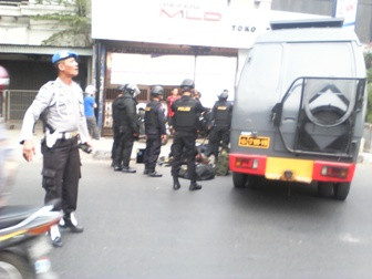 Tas Diduga Berisi Bom Ditemukan di Sebelah SPBU Jalan Kopo Bandung 