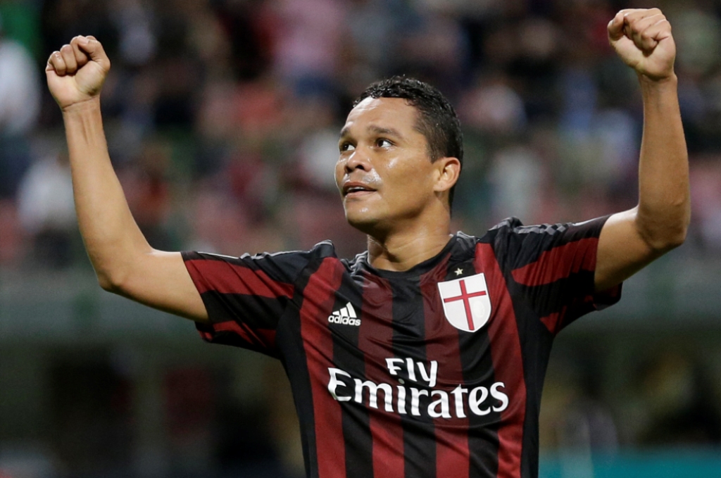 Selebrasi Carlos Bacca usai mencetak gol ke gawang Palermo (Foto:  (AP Photo/Antonio Calanni)