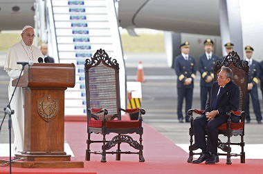 Paus Fransiskus Minta Negara Lain Contoh Rekonsiliasi AS-Kuba