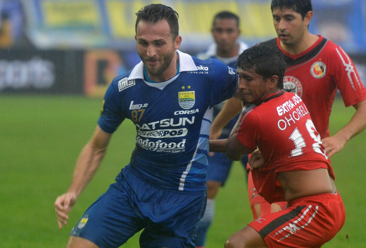 PBFC-Persib Saling Berbalas Gol di Babak Pertama