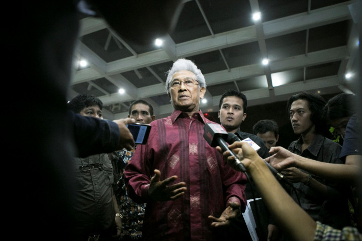 Kondisi Membaik, Adnan Buyung Nasution Lepas Ventilator 