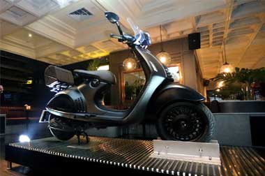 Piaggio Rilis Aksesoris Resmi buat Vespa 946 Emporio Armani 