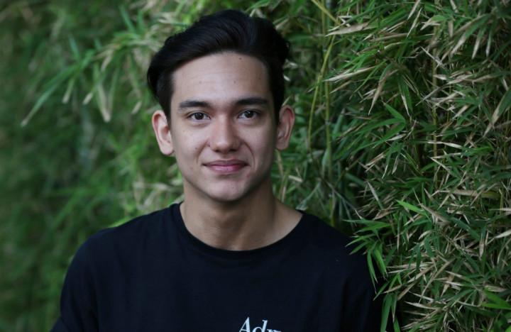 Adipati Dolken Perankan Pria Feminin di '3 Dara'
