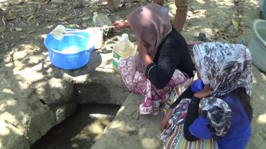 Minim Bantuan, Warga Kais Air Bersih di Sumber Batu