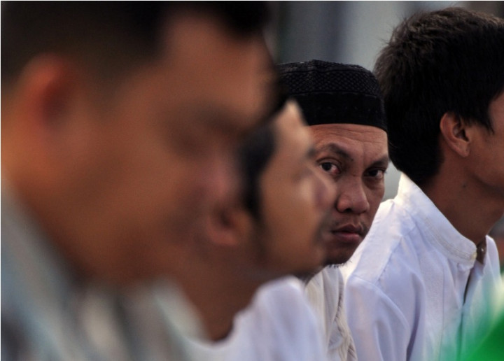 Gayus Tambunan Difoto Polisi Pengawal