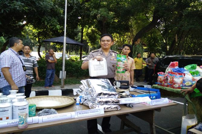 Tim Gegana Polda Metro Jaya Teliti Kardus Isi Kabel yang Diduga Bom