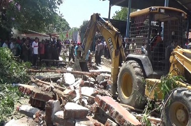 Pasar Kambing Ambruk Sehari Jelang Idul Adha, Satu Warga Tewas