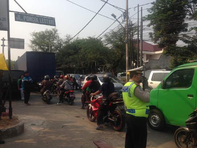 Pelayat Adnan Parkir Sembarangan, Lalin di Lebak Bulus Macet
