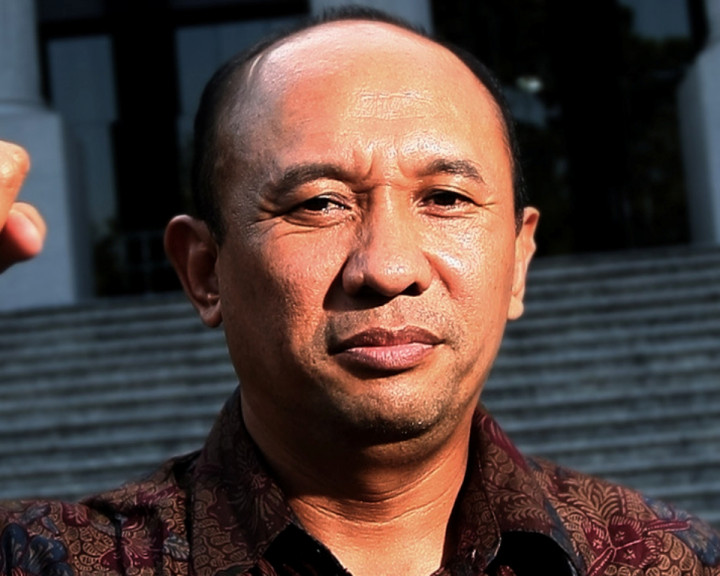 Teten Sampaikan Salam Jokowi ke Keluarga Bang Buyung