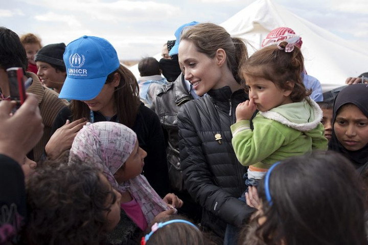 Angelina Jolie dan Brad Pitt Berencana Mengadopsi Anak dari Syria