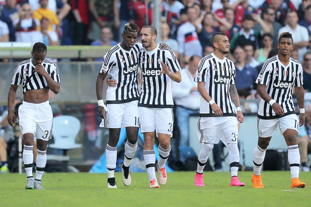 Para pemain Juventus butuh perjuangan ekstra untuk mempertahankan scudetto (foto: AFP PHOTO / Marco Bertorello)