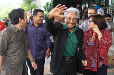 Bang Buyung, Kenangan dari Dua Junior