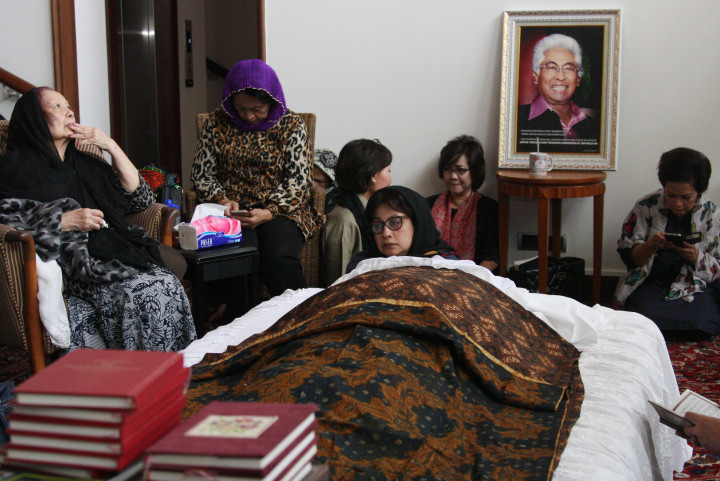 Semoga Perjuangan Adnan Buyung Dilanjutkan  