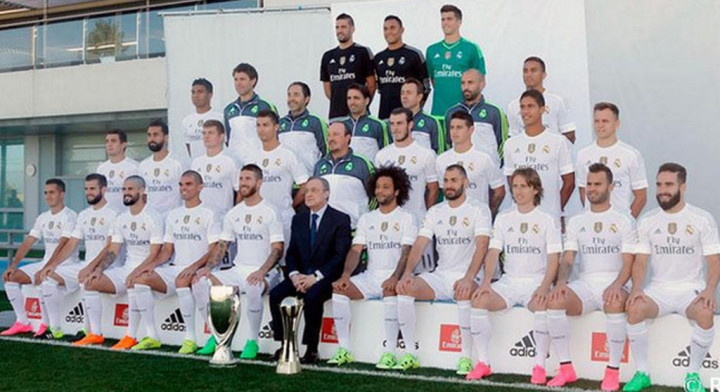 Trofi Milik Barcelona Digunakan oleh Real Madrid saat Sesi Foto Tim 