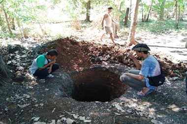 Warga Temukan Sumur saat Kekeringan Melanda Cirebon
