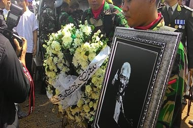 Kenangan Sahabat di Pusara Bang Buyung