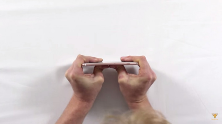 Apakah iPhone 6S Gampang Bengkok? 