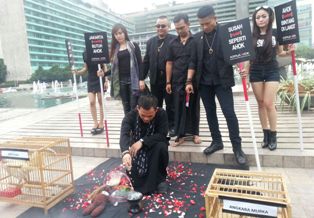 Paranormal Seksi Ruwatan Lindungi Ahok di Bundaran HI