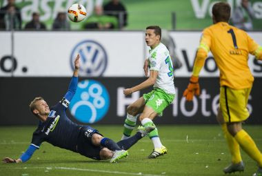 Van Gaal Waspadai Winger Wolfsburg