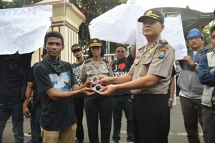 Kronologi Penyiksaan Penolak Tambang Pasir di Lumajang   