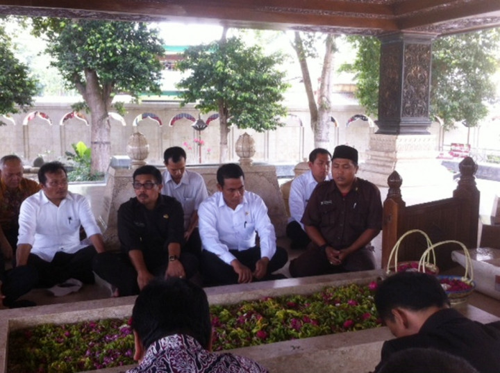Setelah Panen Padi, Mentan Sambangi Makam Bung Karno
