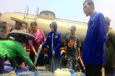 NasDem Jombang Salurkan Bantuan Air Bersih ke Dusun Wonorejo