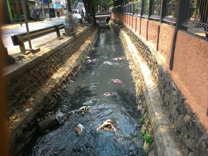 Tumpukan Sampah Sepanjang 20 Meter di Tanah Merdeka