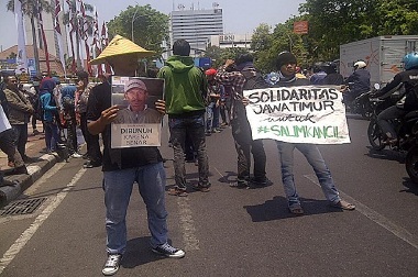 Gubernur Soekarwo Didesak Tutup Pertambangan Pasir Ilegal di Lumajang